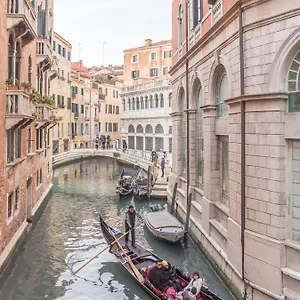  Appartamento San Marco Square With Canal View By Wonderful Italy